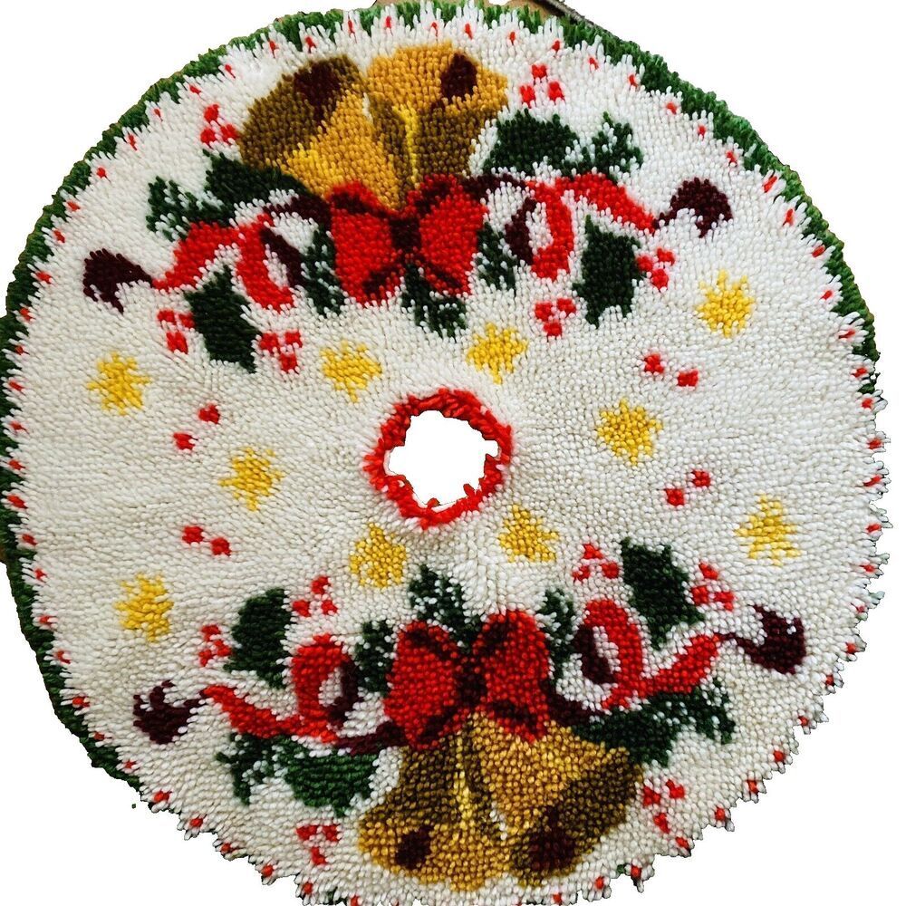 Vintage Christmas Tree Skirt 32" Handmade Latch hook Rug Bells Bows Holly